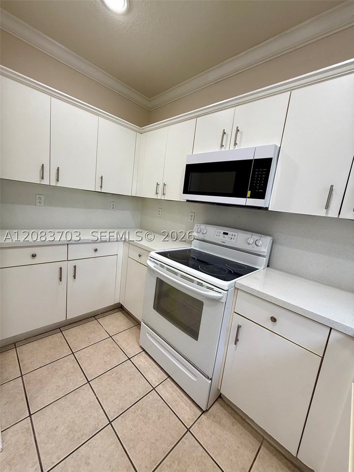 2601 Ne 41st Cir - Photo 6 of 21