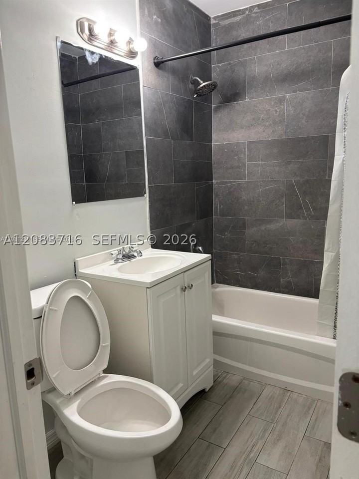 3921 Sw 31st Dr #3921 - Photo 3 of 18