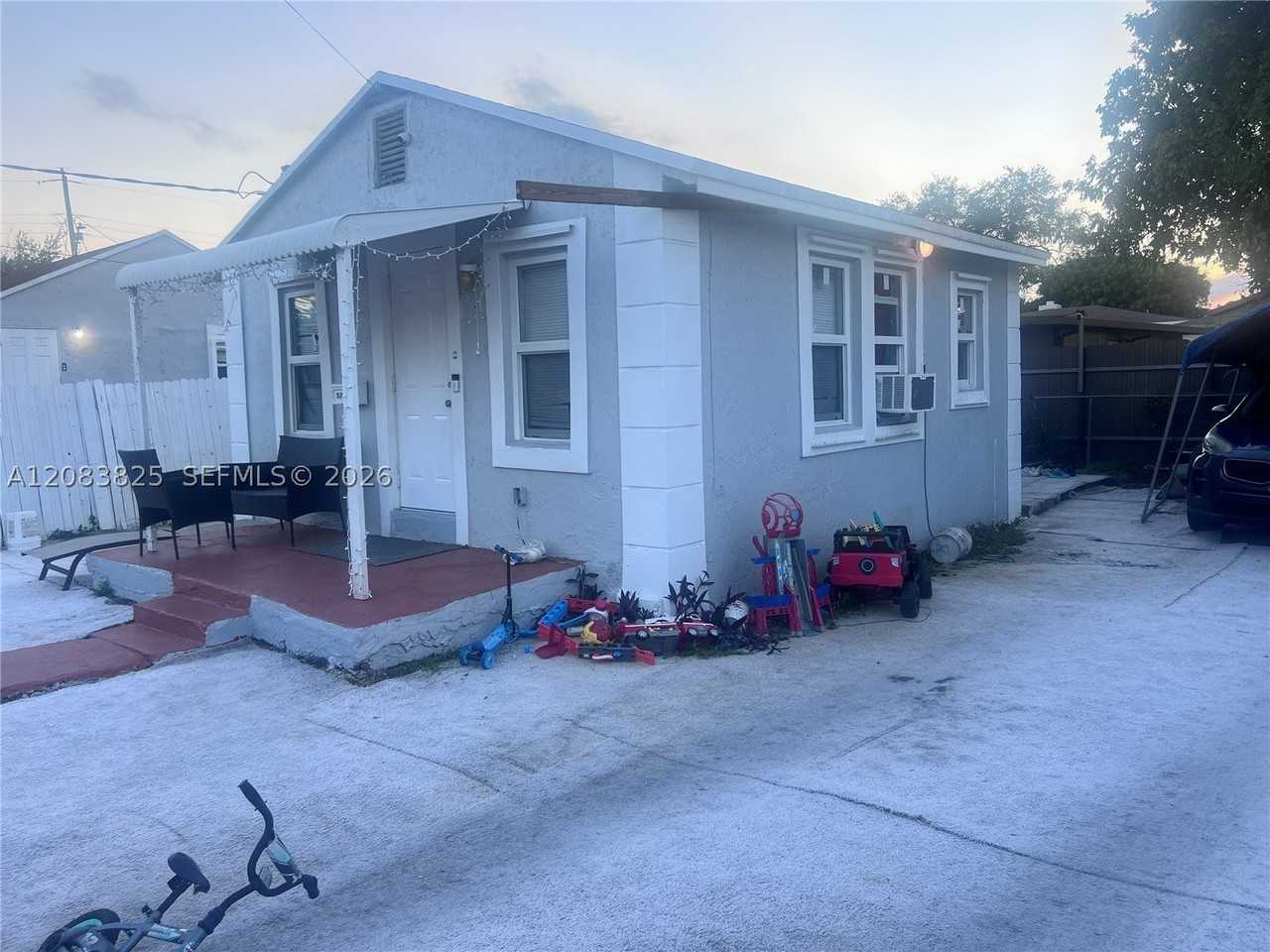 5714 Nw 21st Ave - Photo 2 of 11
