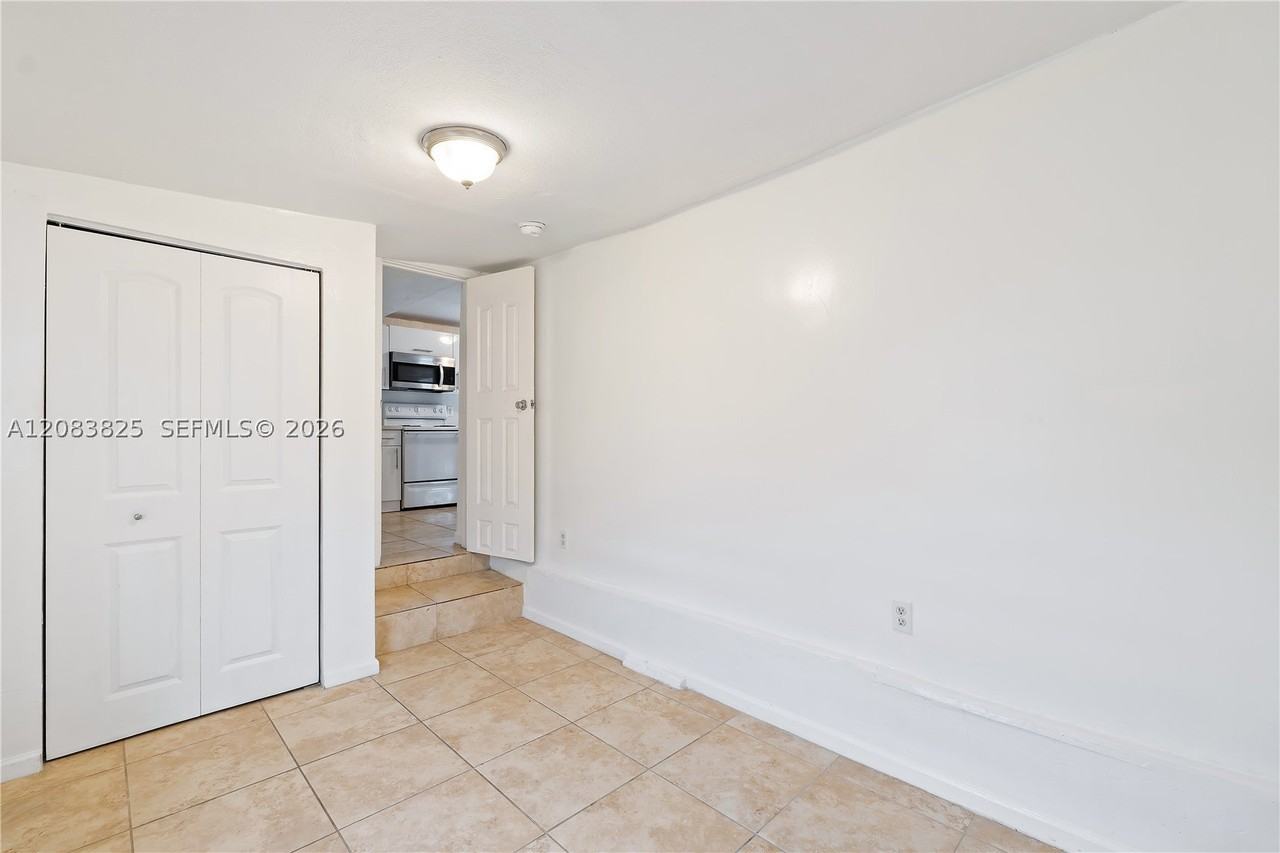 5714 Nw 21st Ave - Photo 7 of 11