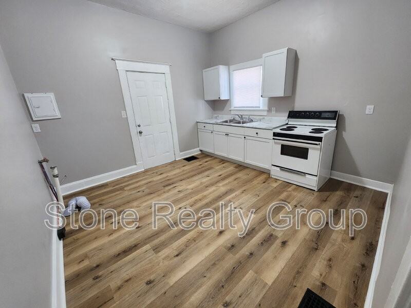 1130 N 8th St #A - Photo 3 of 6