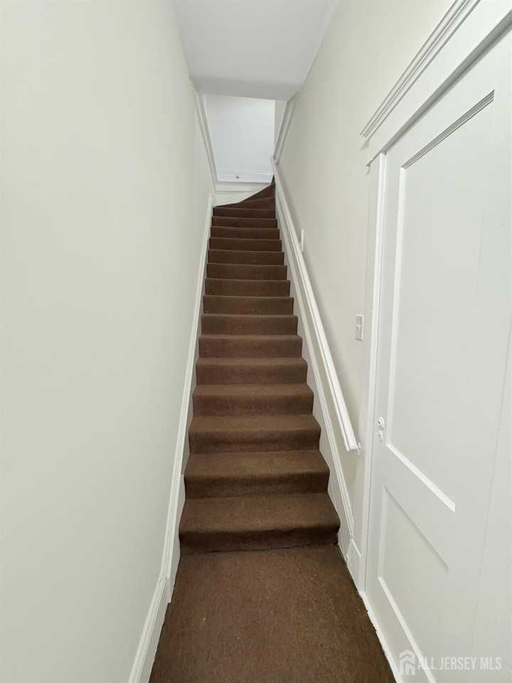 422 Main St - Photo 2 of 14