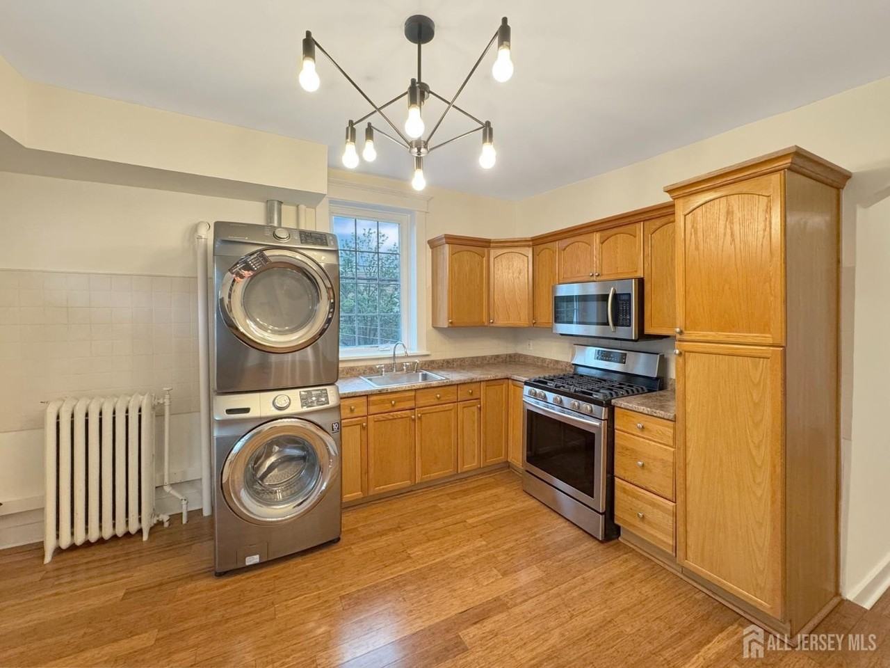 422 Main St - Photo 4 of 14