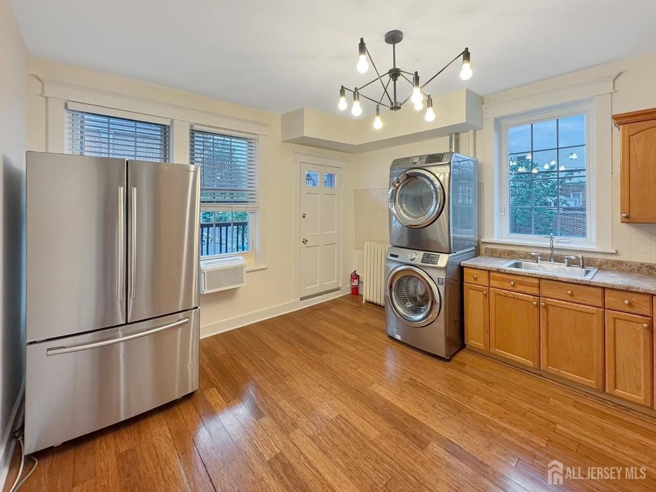 422 Main St - Photo 5 of 14