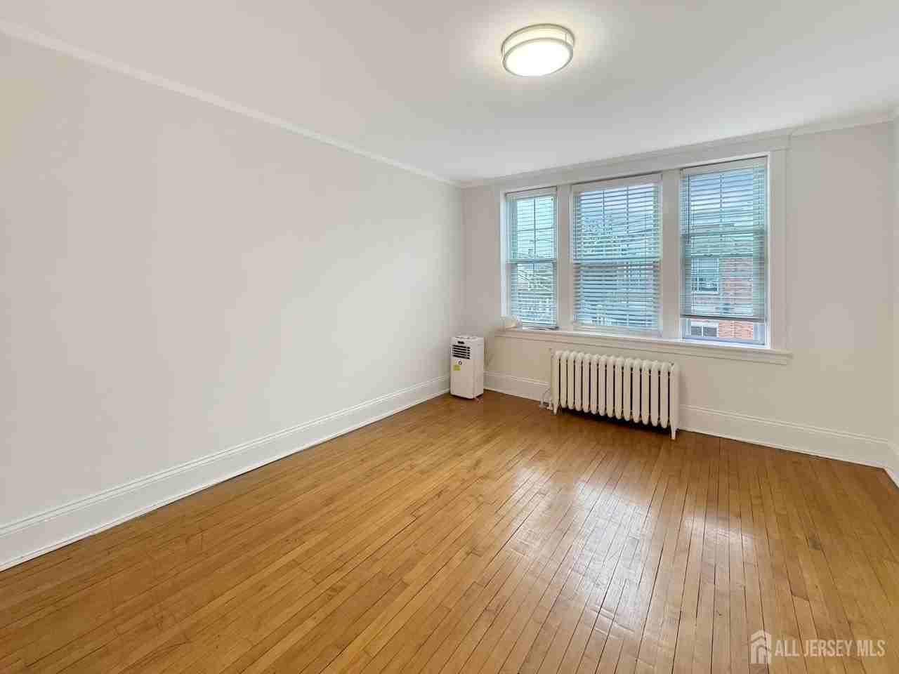 422 Main St - Photo 7 of 14