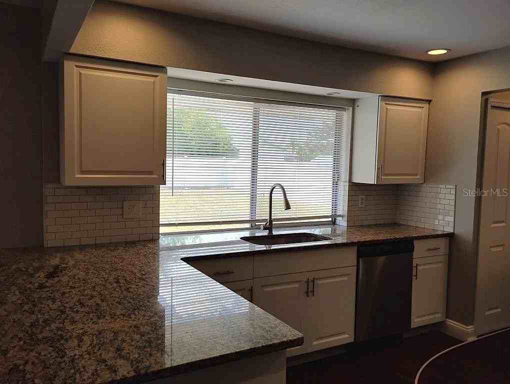 3055 Pan American Blvd - Photo 7 of 23
