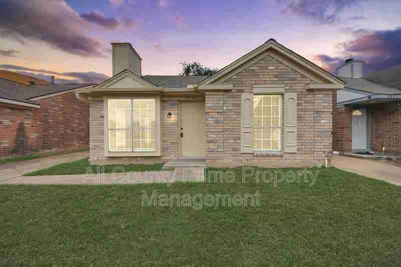 5546 Santrey Dr - Photo 3 of 40