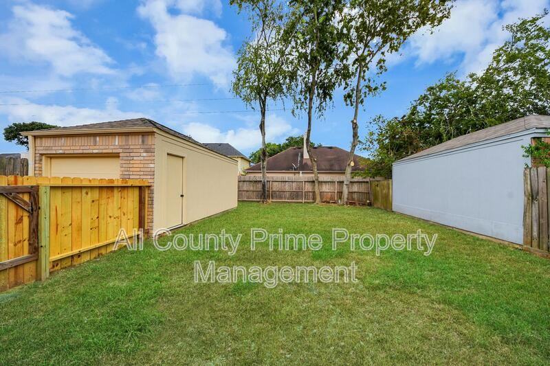 5546 Santrey Dr - Photo 4 of 40