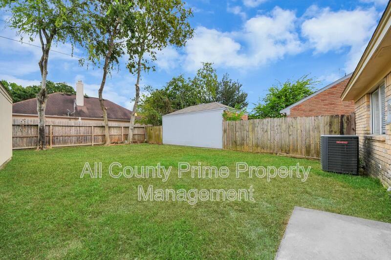 5546 Santrey Dr - Photo 6 of 40
