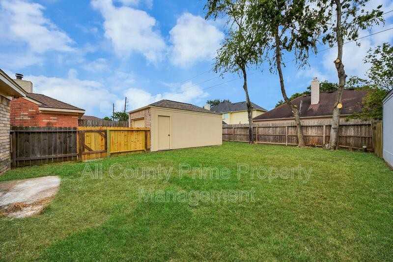 5546 Santrey Dr - Photo 7 of 40