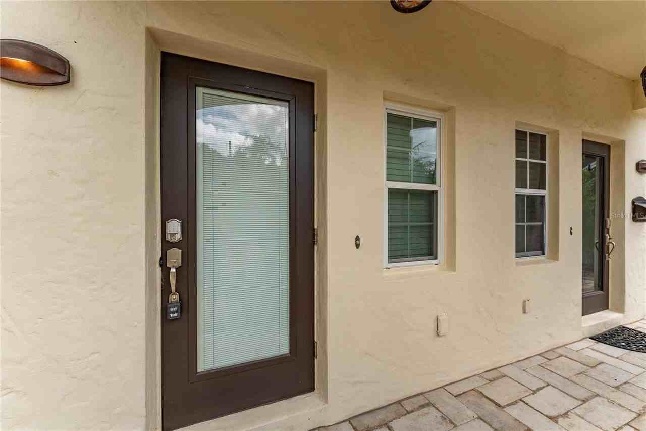 1401 Catherine St - Photo 3 of 33