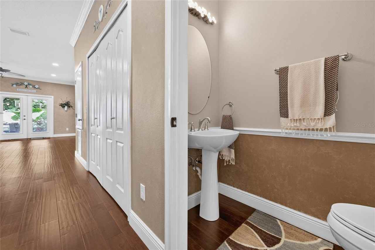 1401 Catherine St - Photo 5 of 33
