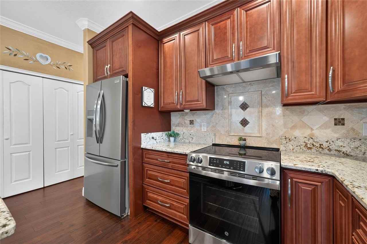 1401 Catherine St - Photo 7 of 33