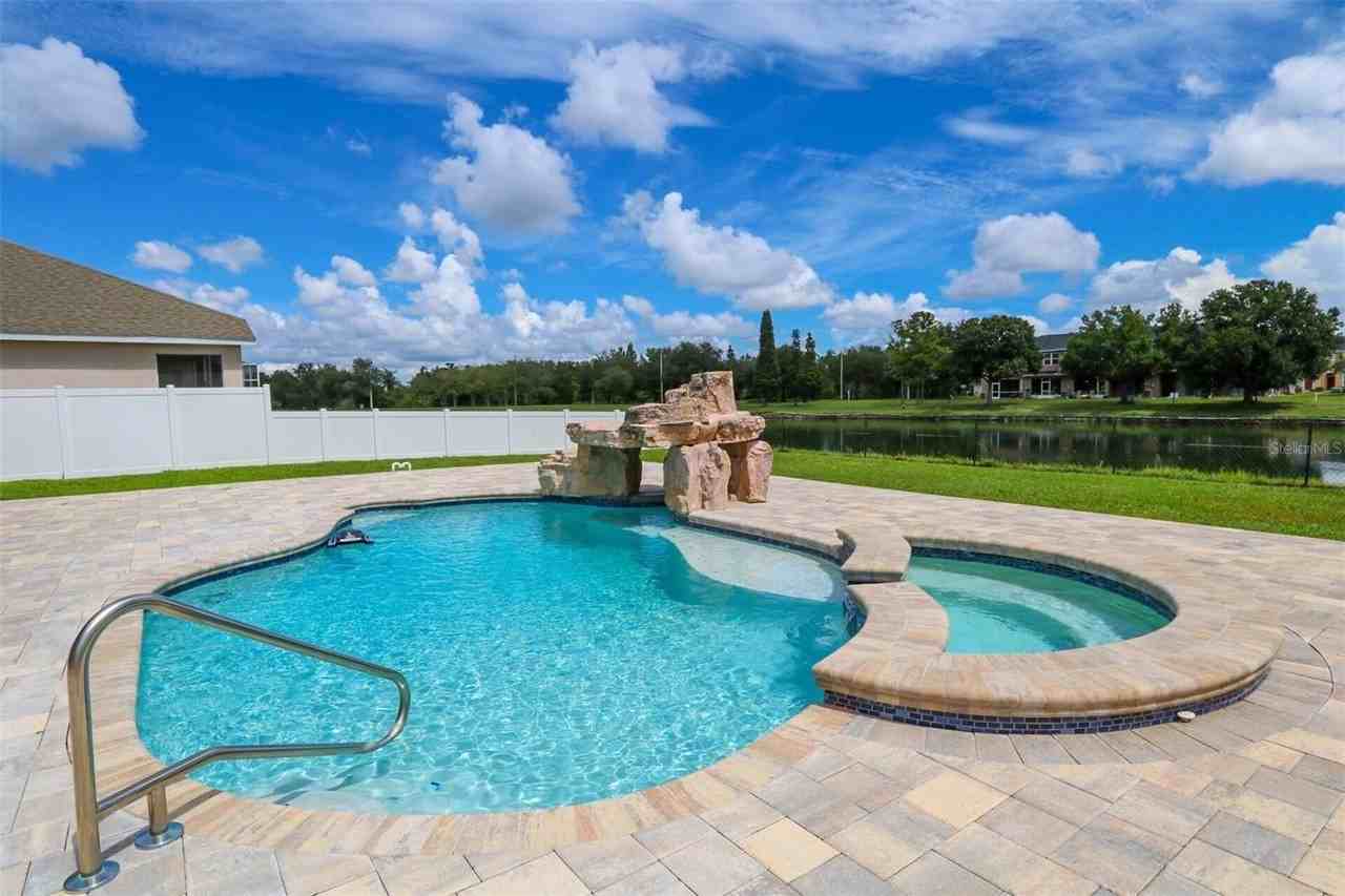 9018 Pinebreeze Dr - Photo 4 of 45