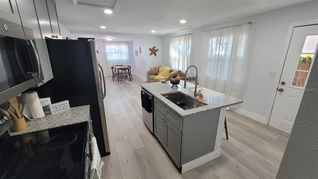 3810 45th Ave N #E - Photo 6 of 19