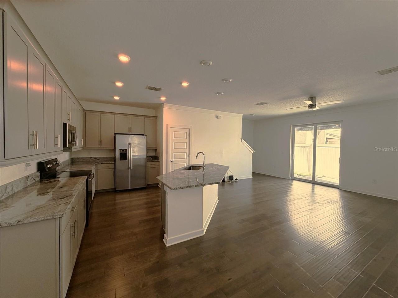 4201 W Gray St #1 - Photo 5 of 24