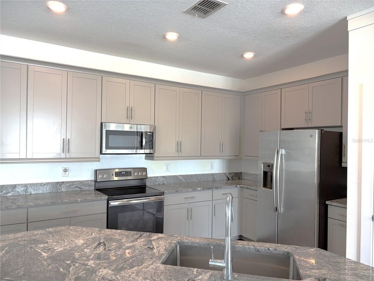 4201 W Gray St #1 - Photo 7 of 24