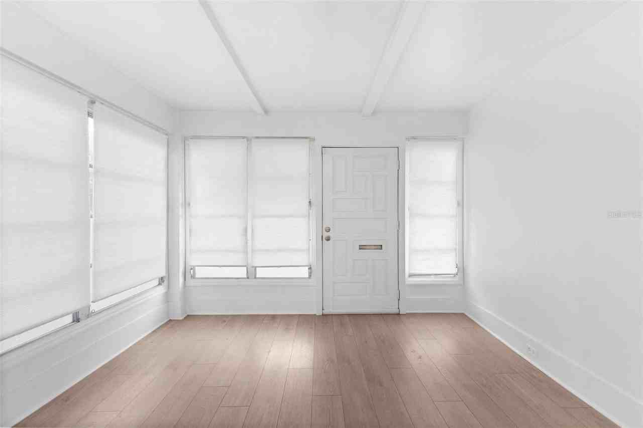 304 W Flora St - Photo 2 of 22