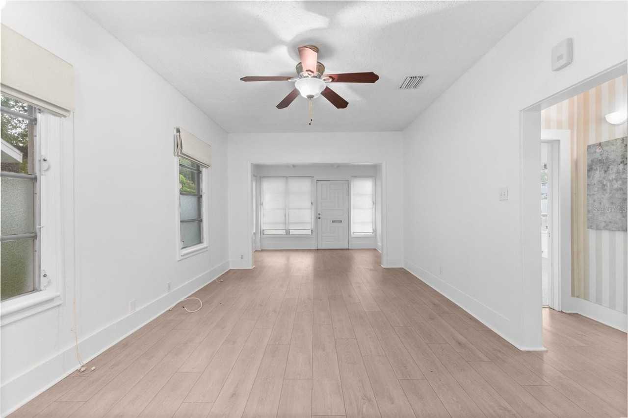 304 W Flora St - Photo 4 of 22