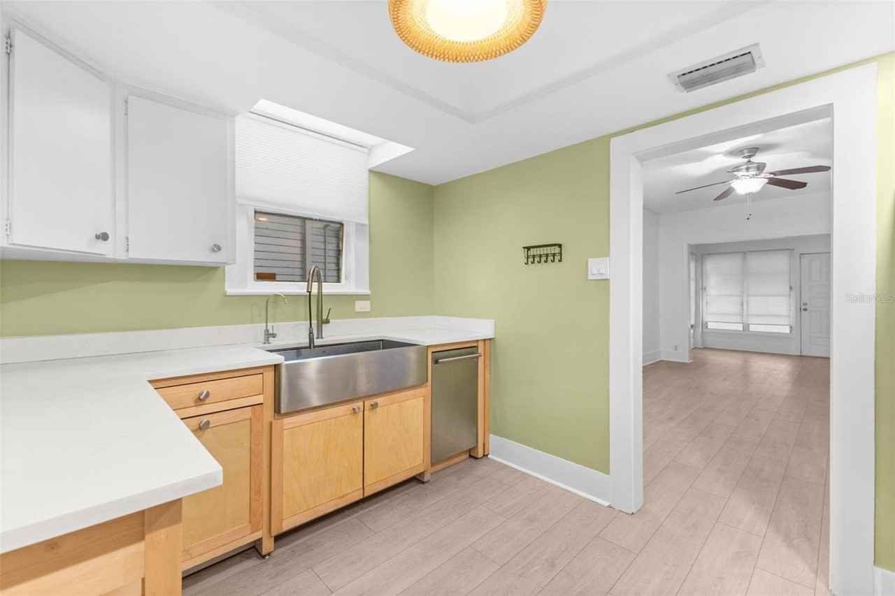 304 W Flora St - Photo 7 of 22