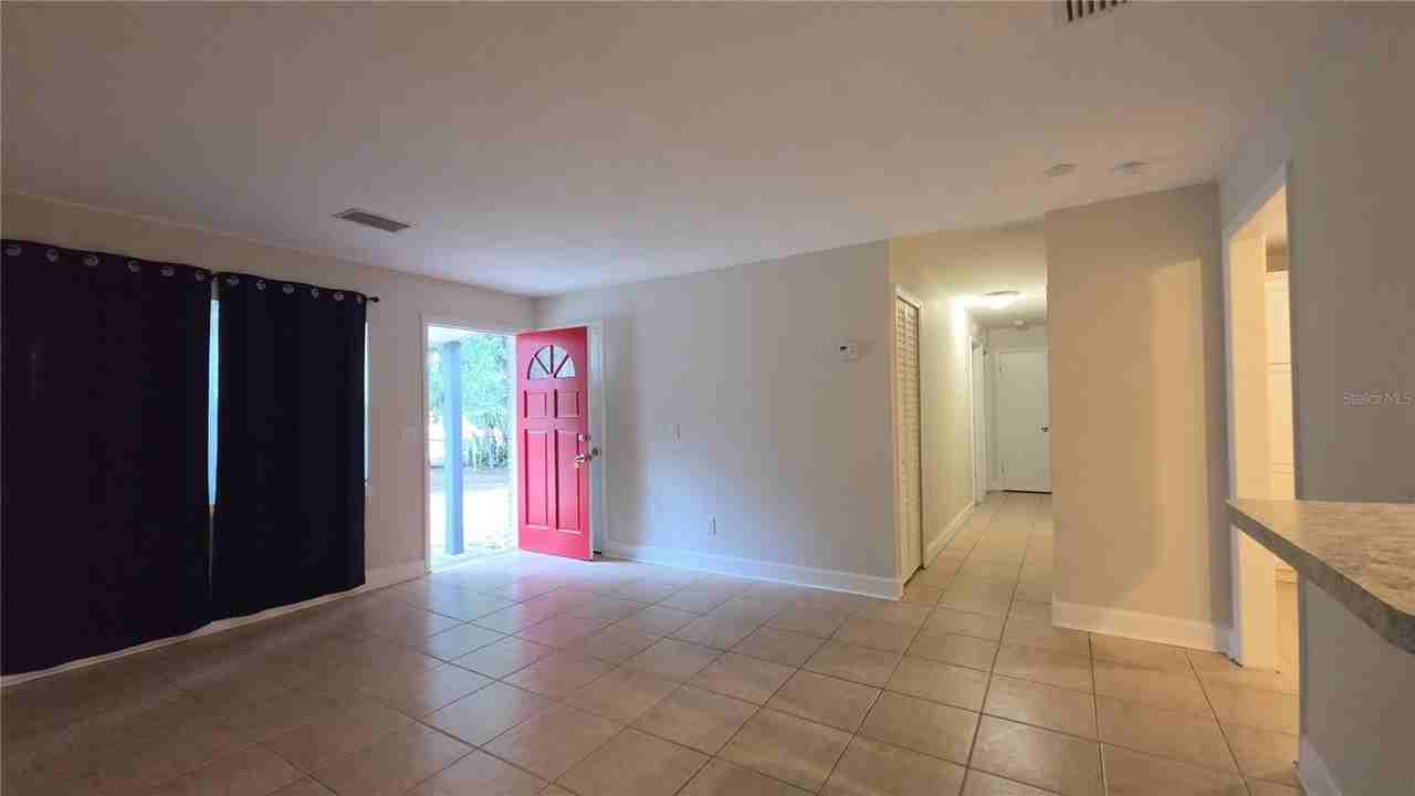 105 S Colorado Ave - Photo 3 of 32