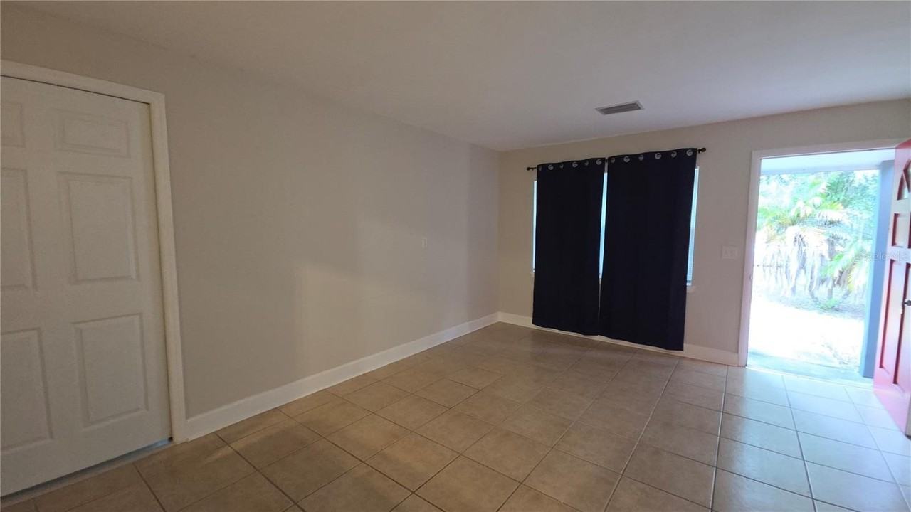 105 S Colorado Ave - Photo 5 of 32