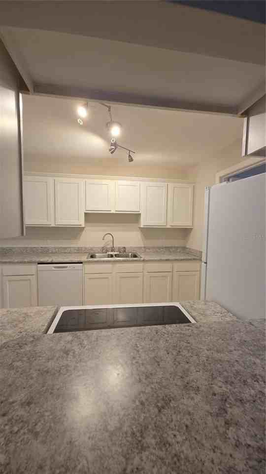 105 S Colorado Ave - Photo 7 of 32
