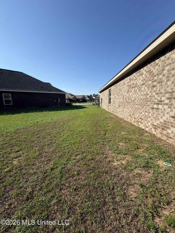 1290 Sage Ct - Photo 6 of 25