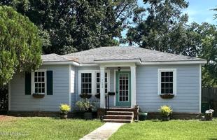 featured image of 1693R Vine St
