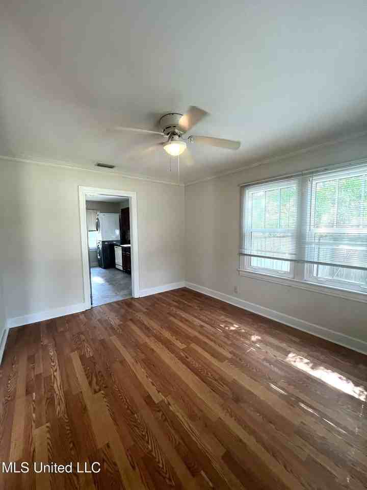 1693R Vine St - Photo 4 of 12