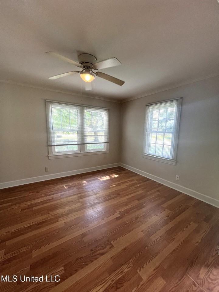 1693R Vine St - Photo 6 of 12