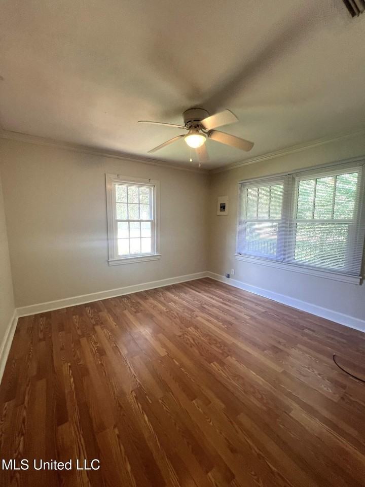 1693R Vine St - Photo 7 of 12