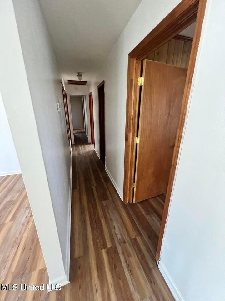 1103 Lewis Ave - Photo 5 of 12