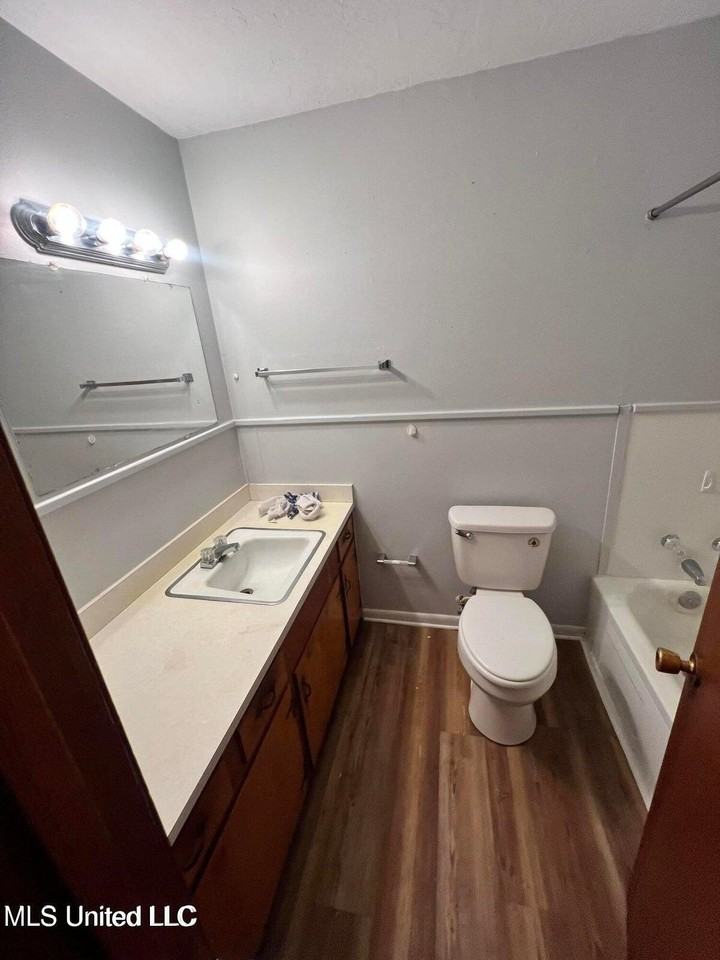 1103 Lewis Ave - Photo 7 of 12