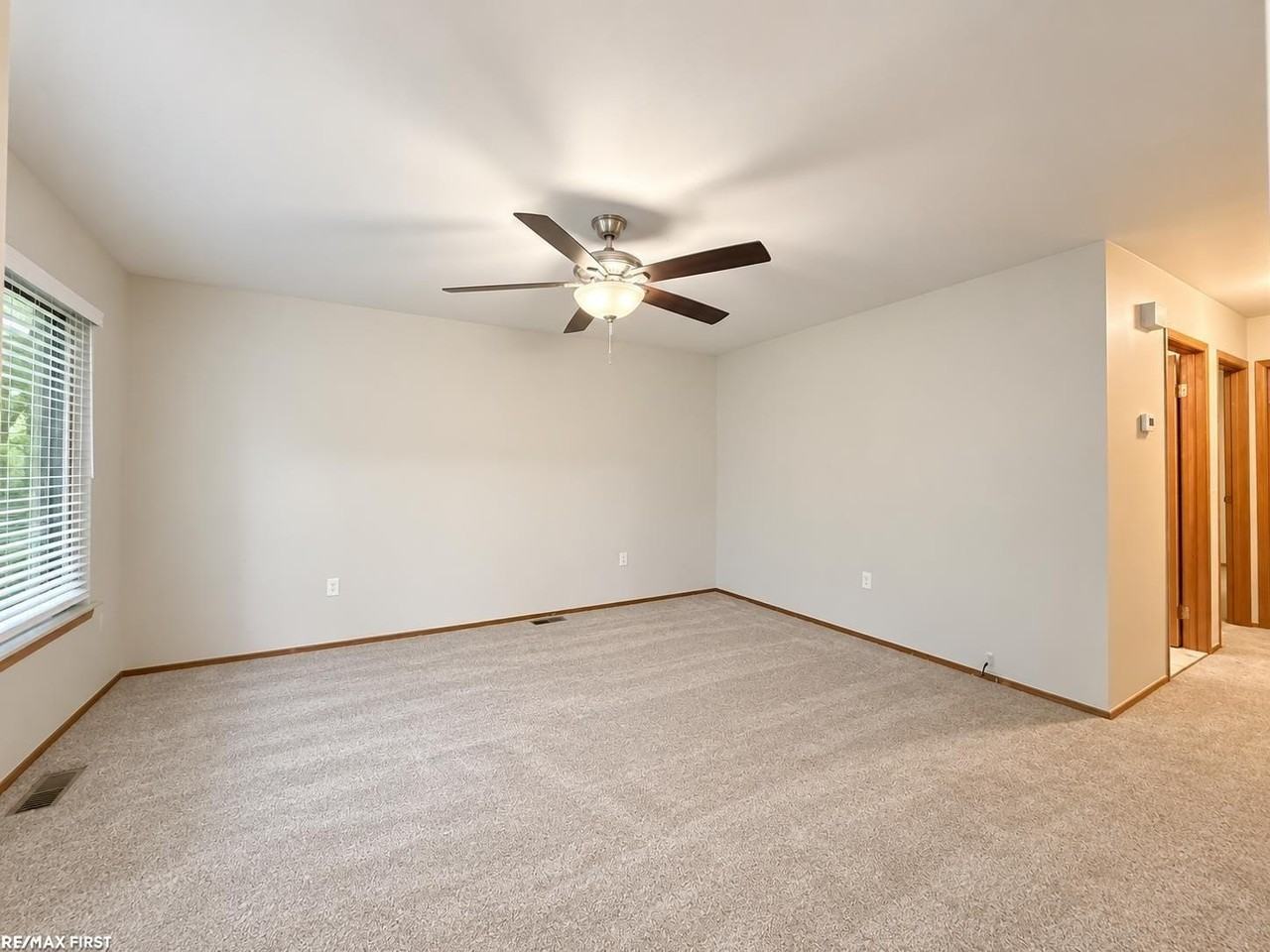31660 Fraser Dr - Photo 4 of 12