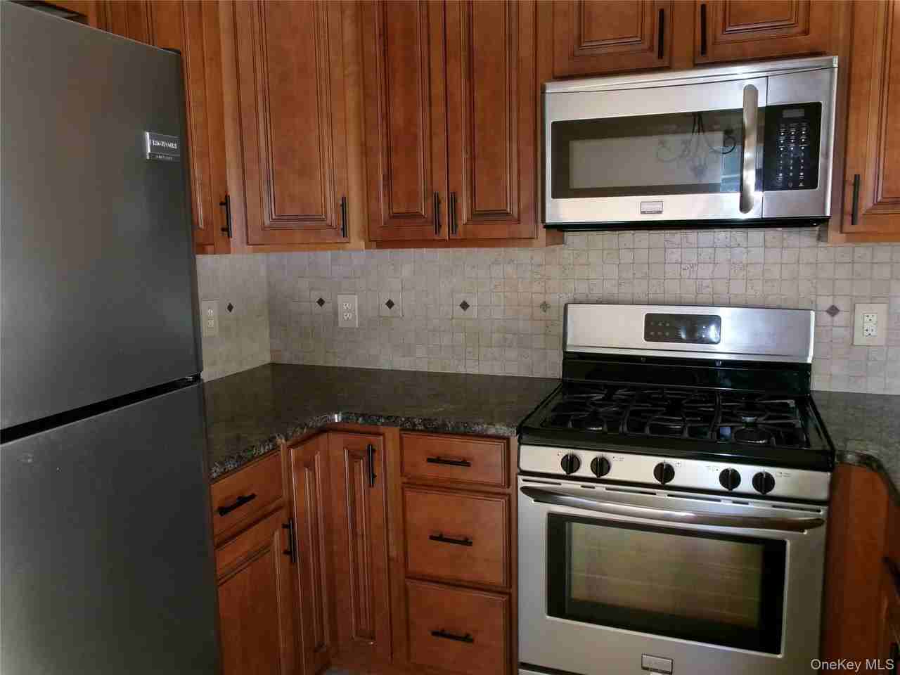 28 Lexington Hl #6 - Photo 2 of 26