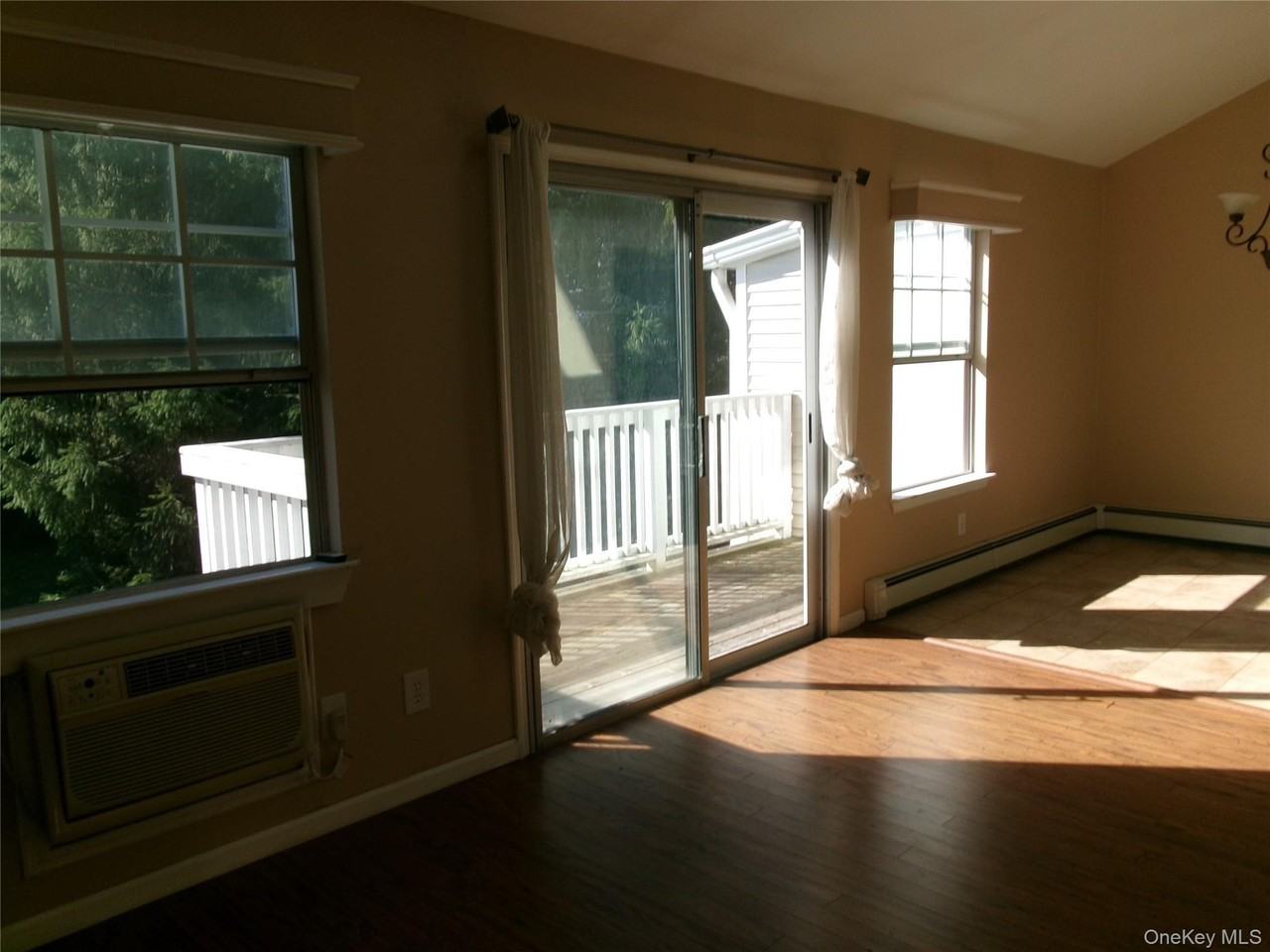 28 Lexington Hl #6 - Photo 3 of 26
