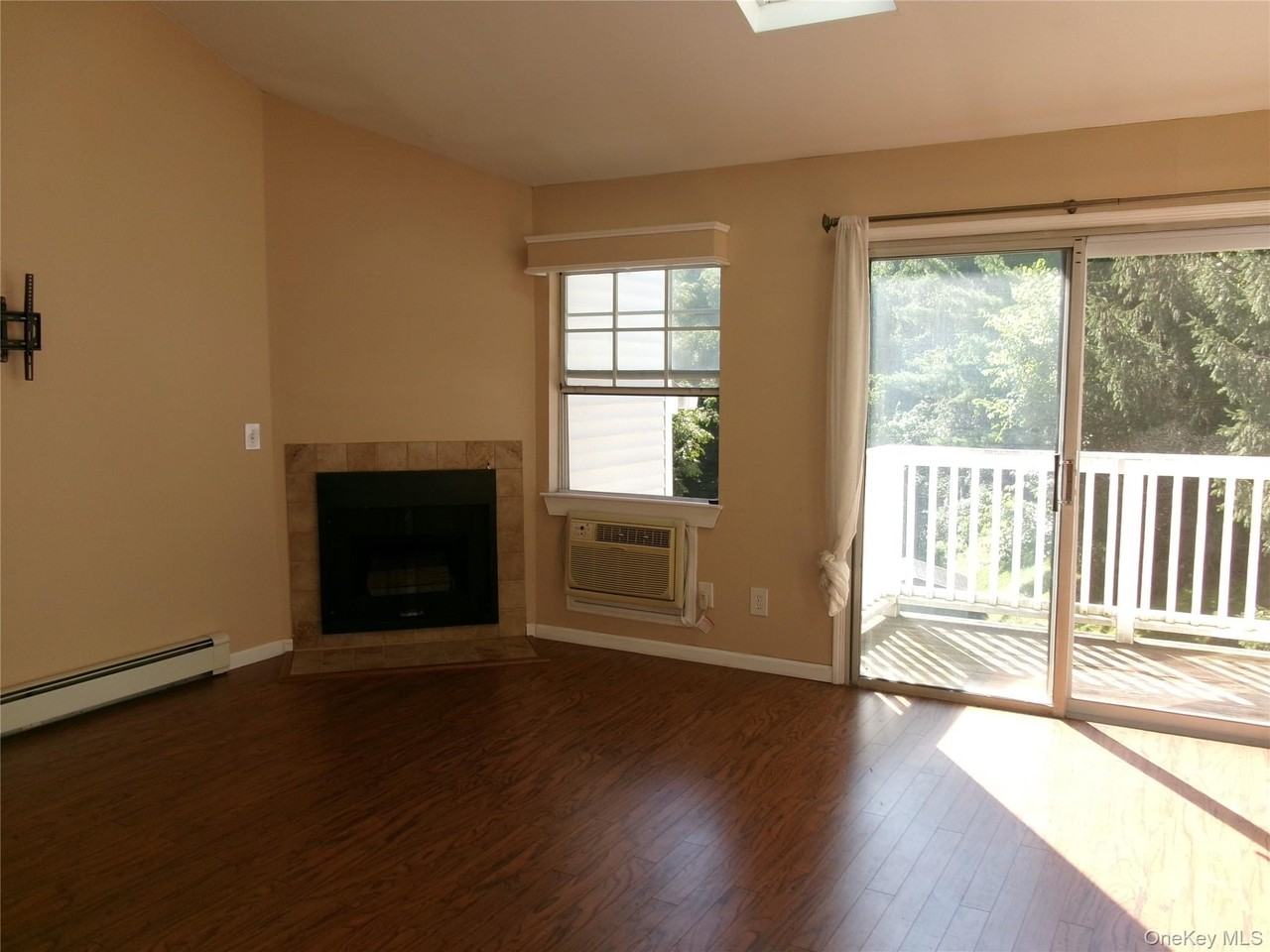 28 Lexington Hl #6 - Photo 5 of 26