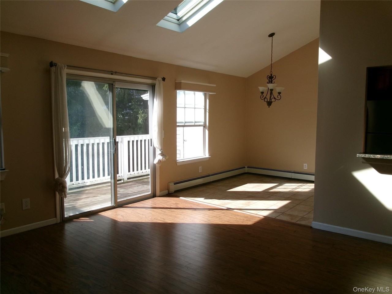 28 Lexington Hl #6 - Photo 6 of 26
