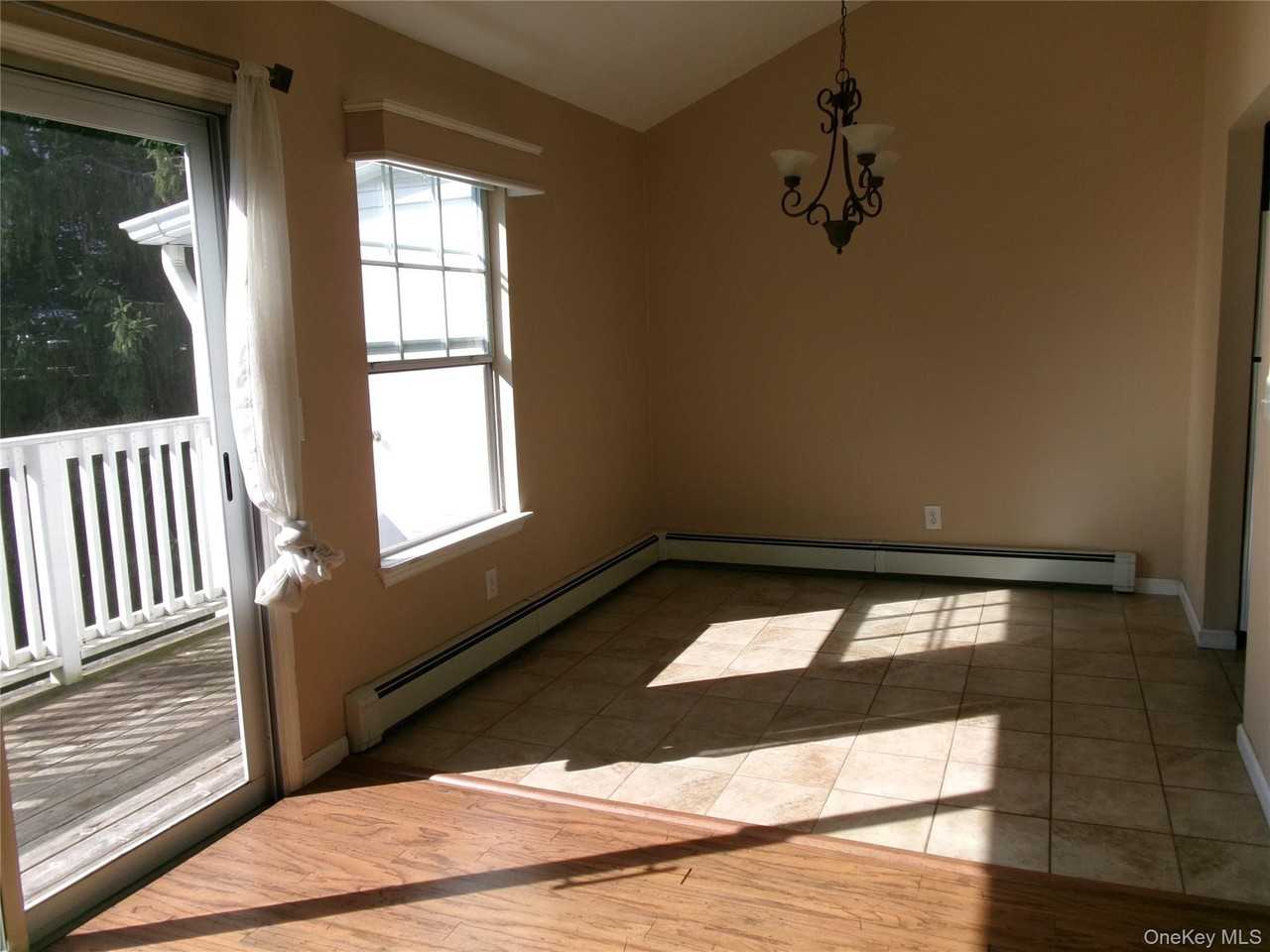 28 Lexington Hl #6 - Photo 7 of 26