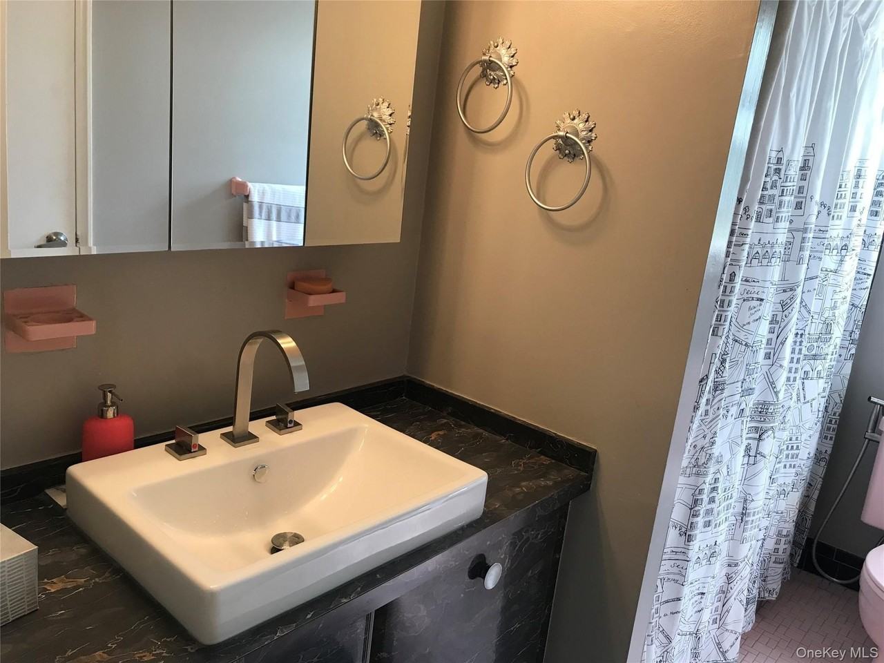 33 Burton Ave - Photo 7 of 10