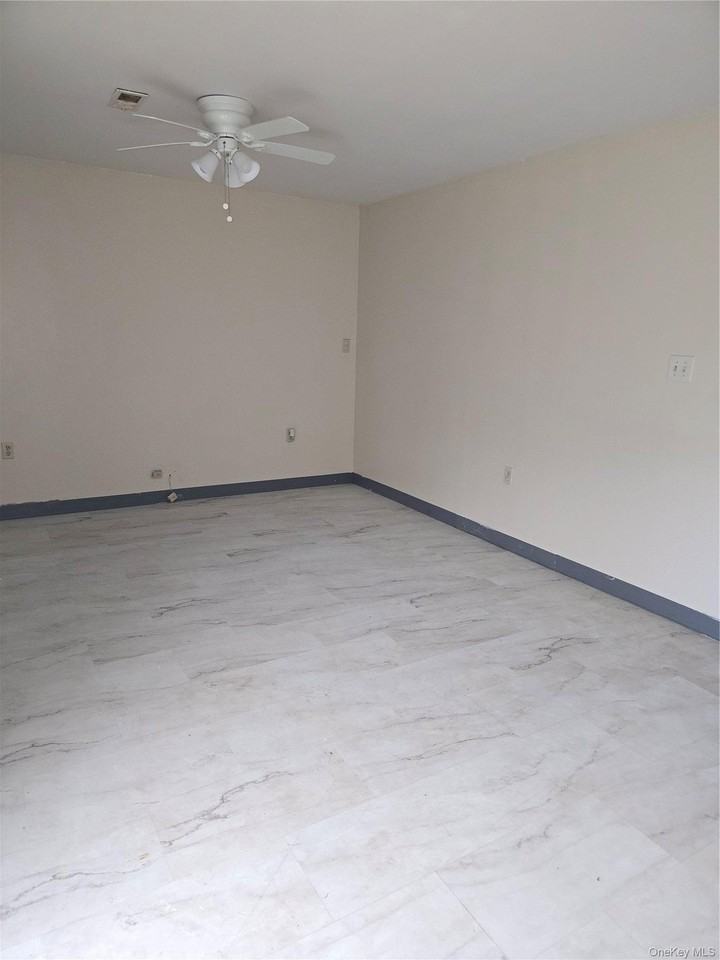 154 N Washington St #4 - Photo 2 of 9