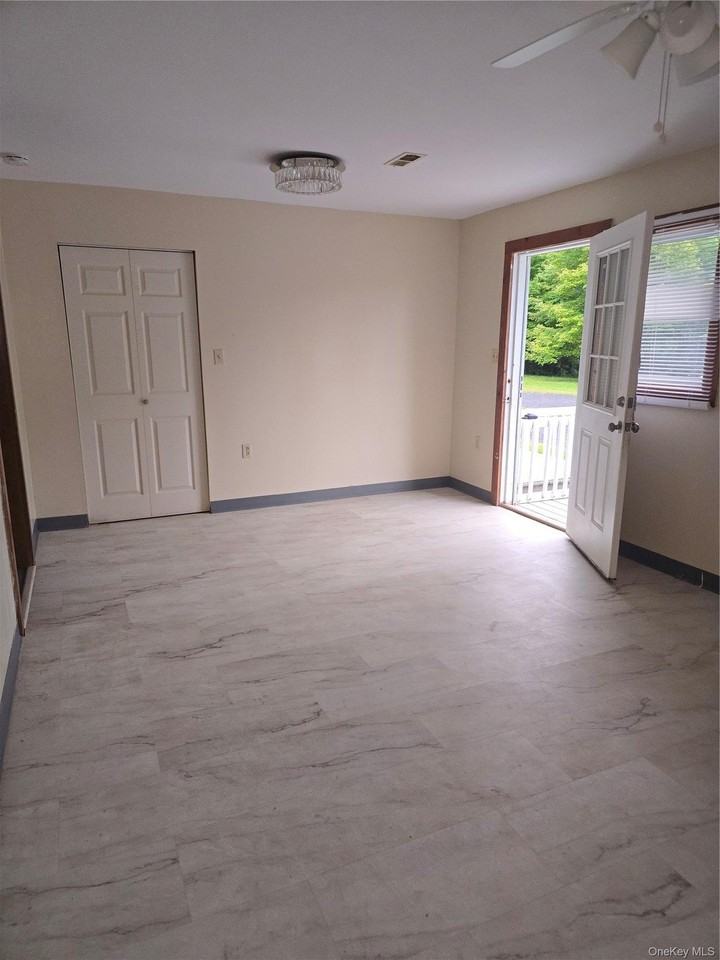 154 N Washington St #4 - Photo 3 of 9