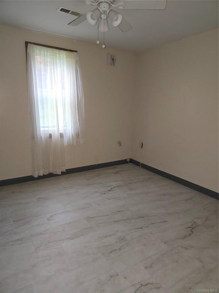 154 N Washington St #4 - Photo 5 of 9