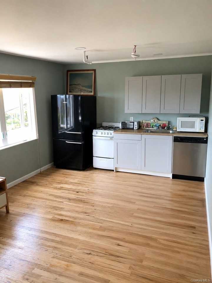 68 Bayview Walk - Photo 2 of 11