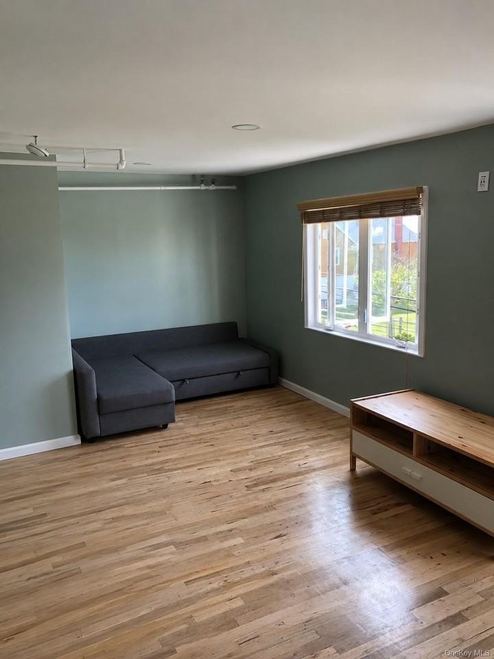 68 Bayview Walk - Photo 3 of 11