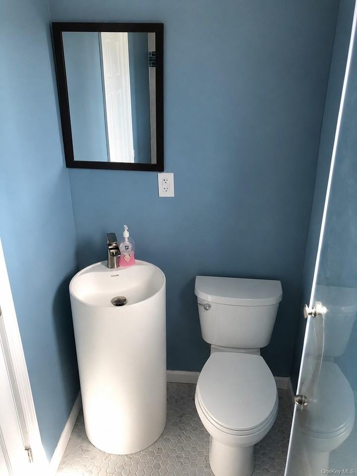 68 Bayview Walk - Photo 7 of 11