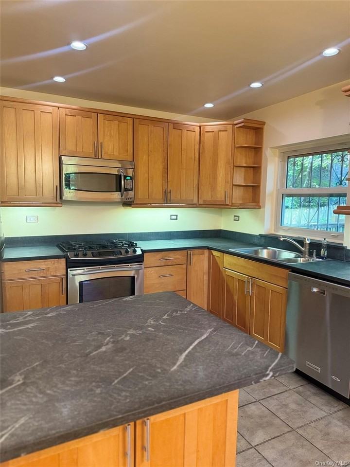 5629 Sylvan Ave - Photo 5 of 21