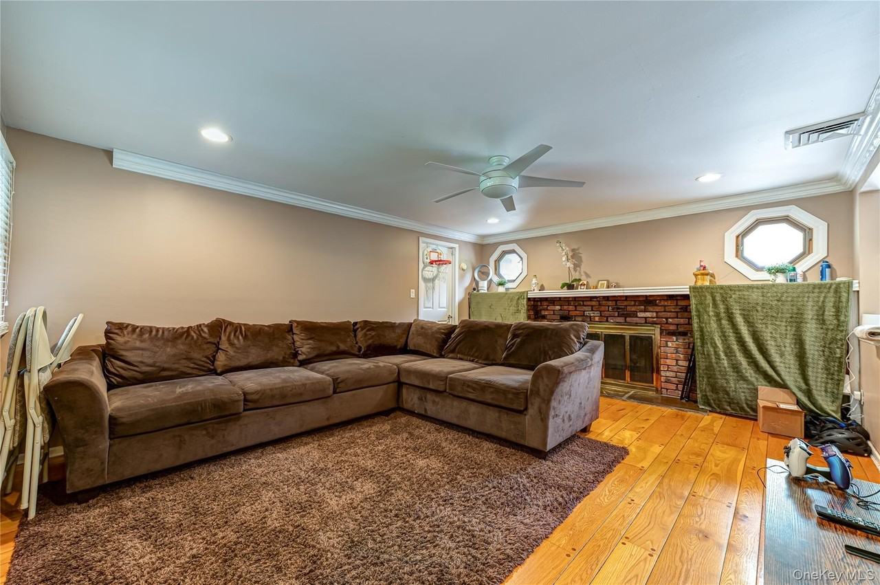 37 Buckingham Dr - Photo 2 of 24