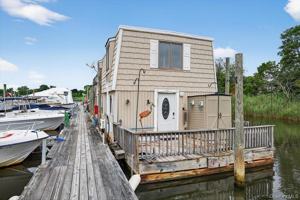 featured image of 149C Riverside Dr